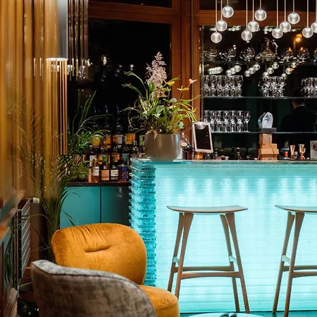 מלון Le Hameau 1er - Relais & Chateaux 5*